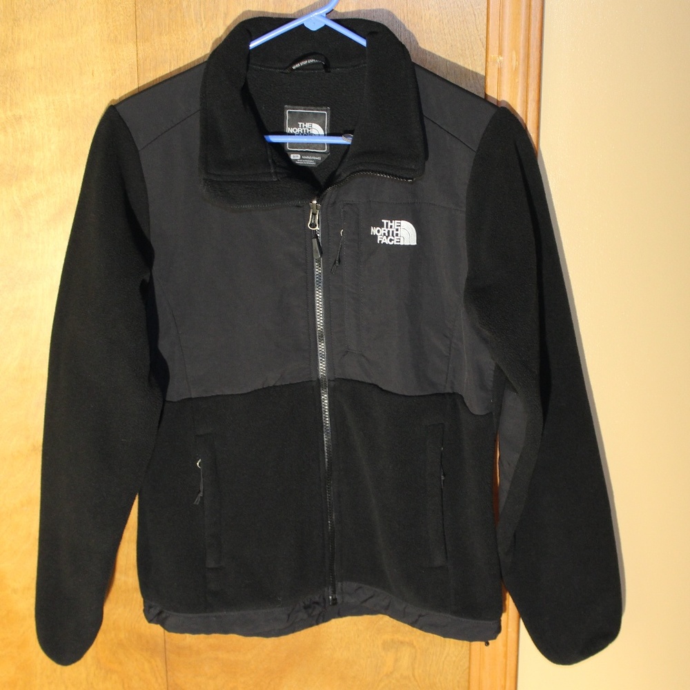 Northface Black Denali Jacket Small - image 1